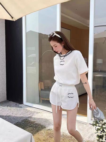 

2023 chan designer women's two piece dress two2 piece sets juicy tracksuits women tee women's vest sweaters channnel diamond skirt, White