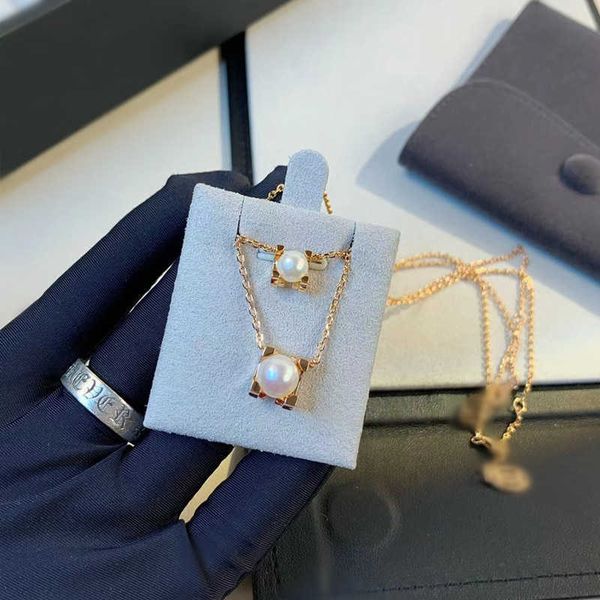 

counter quality cnc craft c card natural pearl horn necklace v gold lock bone chain star 18k pendant, Black