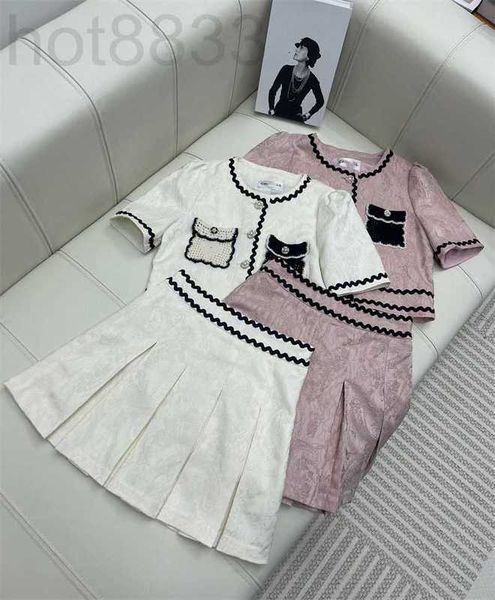 

two piece dress designer summer new style temperament contrast color wave pattern jacquard round neck cardigan with half skirt set for women, White