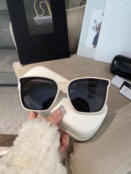 

sunglasses european and american frame uv resistant letter logo sunglasses ladies large frame square letter motherboard outer frame send box, White;black