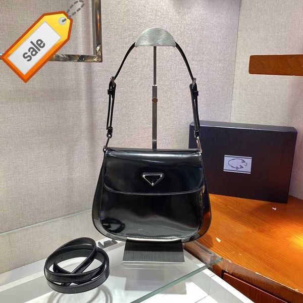 

brand designer shoulder bag tote 2023 new triangle women's leather with classic mini leather magnetic buckle flip shoulders crossbody b