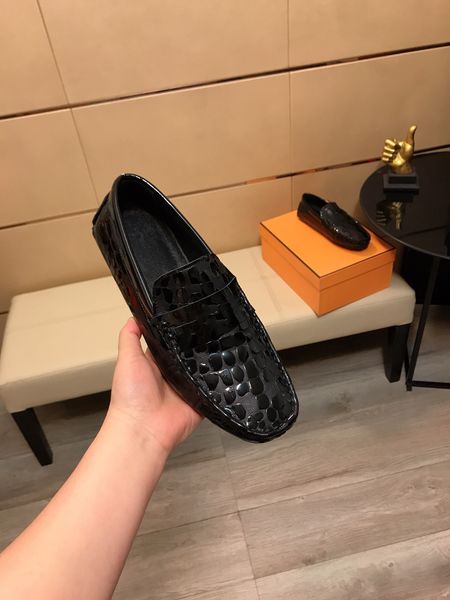 

2023 the latest men's flat casual ports white shoes leather material comfortable upper feet soft soles versatile youth size35-41 cx2010, Black