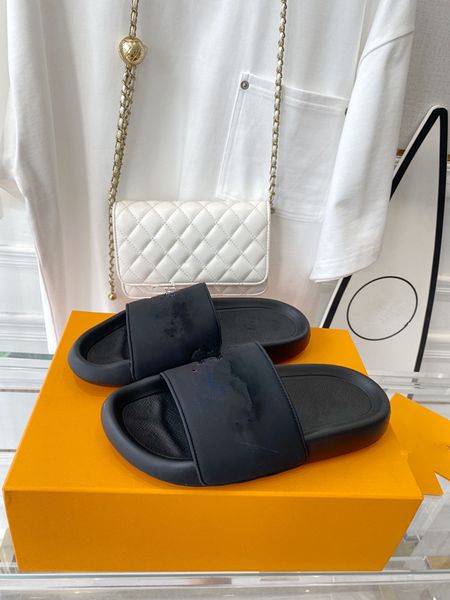 

luxury designer sandals famous women men thick bottom sliders flats flip flops platform perforated animal print rubber slide loafers jelly s, Black