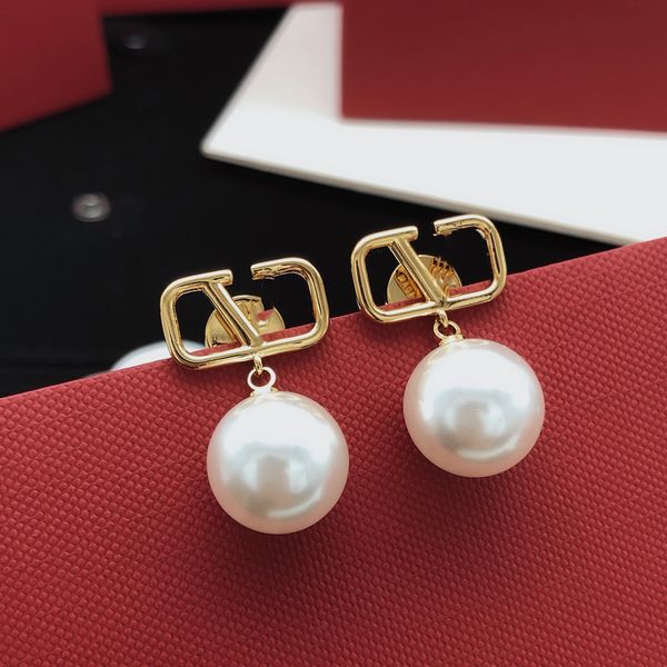 

designer letter v metal logo earrings stud earing women tassel love internet celebrity v earring female luxury pearl jewelry orecchini 57823, Golden