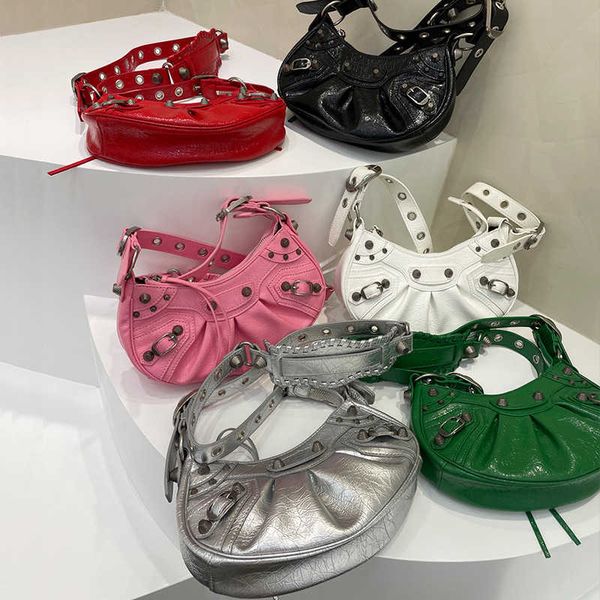 

designers le cagole rivet locomotive bag brands 7a fashion fine grain sheep leather heart-shaped mirror crescent bag underarm bag