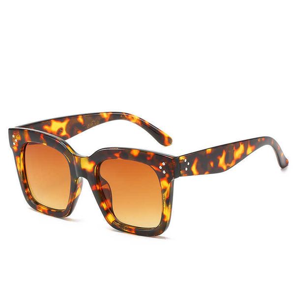 

new rice nail men's and women's same fashion personalized sunglasses korean street shooting large frame glasses, White;black