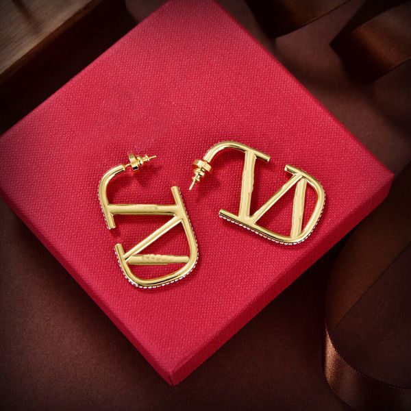 

letter v metal logo earrings stud earing women v earring luxury designer pearl women jewelry orecchini 7434, Golden