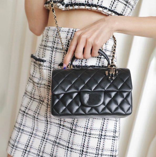 

new designer women's mini handbag lion pendant cf flip bag 10a fashion sheepskin chain bag luxury crossbody bag shoulder bag purse 20cm