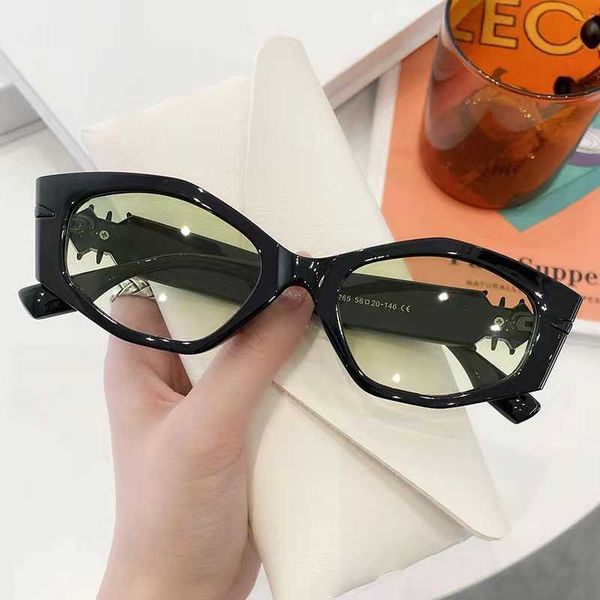 

2022 new fashion cross mirror trendy person exclusive cat eyes small frame sun and uv protection sunglasses, White;black