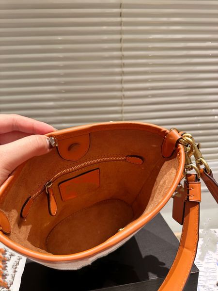 

new women's bag bucket bag carriage printed one shoulder diagonal straddle bag