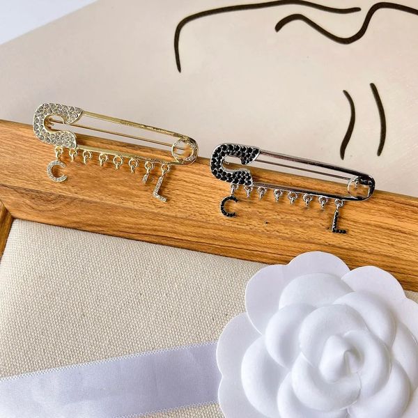 

women geometric brooches designer dress jewelry gold silver anagram brooch pin hollow out broche mens breastpins luxury pins, Gray