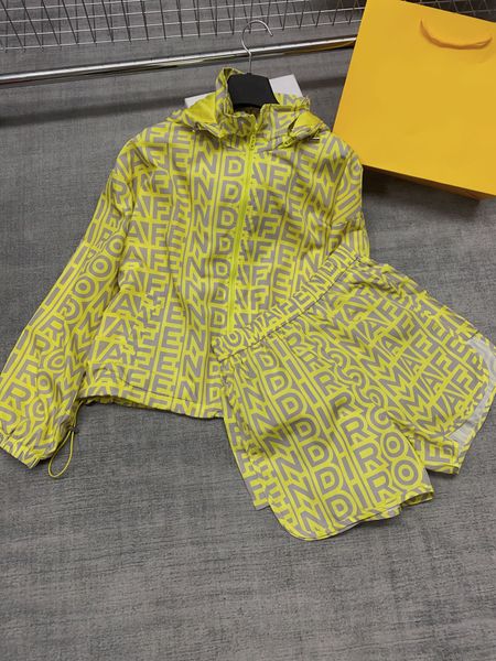 

2023 fashion women set 2pcs casual suit hooded long sleeve zip up coat shorts letter print jacket suit outfits, White