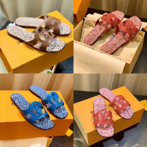 

2023 new women slide isola flat sandals designer luxury paris flip flops metal texture sheep leather calfskin monograms old flower outdoor b, Black