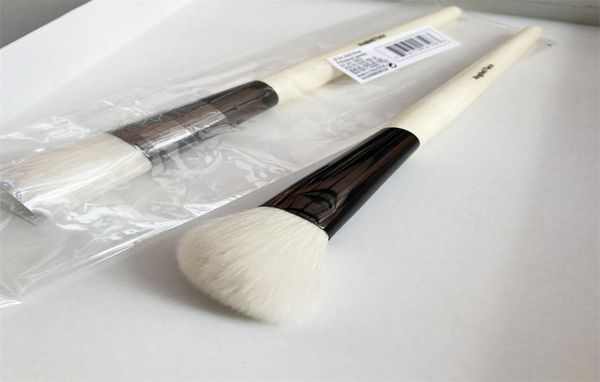 

angled face makeup brush soft sturdy blush powder highlighter contour cosmetics brush beauty tool7210975