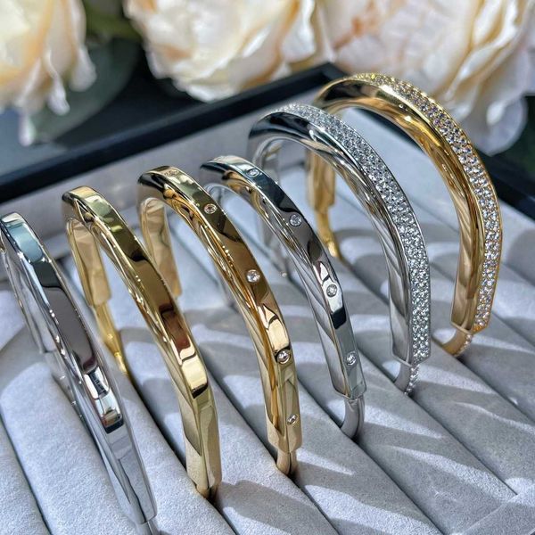 

brand v jintiffay lock bracelet cnc new ins premium feel 18k head style, Black
