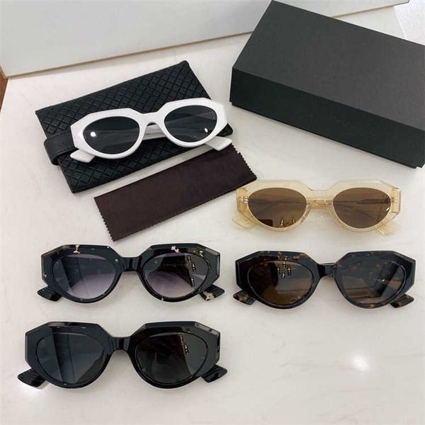 

2021 new ashui same trend ins women's cat eye concave shape small face sunglasses, White;black
