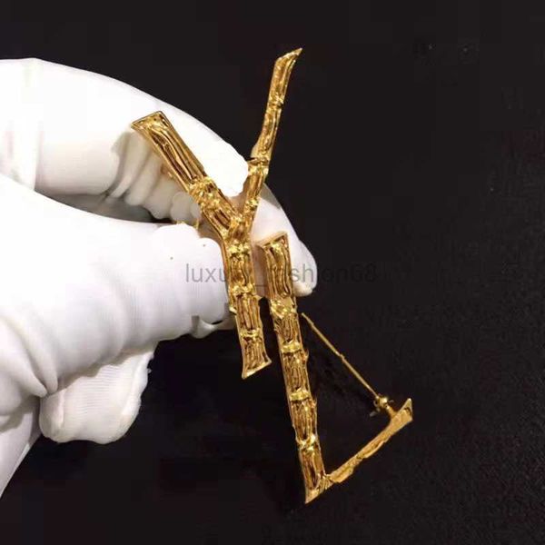 

luxury designer men women pins brooches gold silver letter brooch pin for suit dress party nice gift specifications, Gray