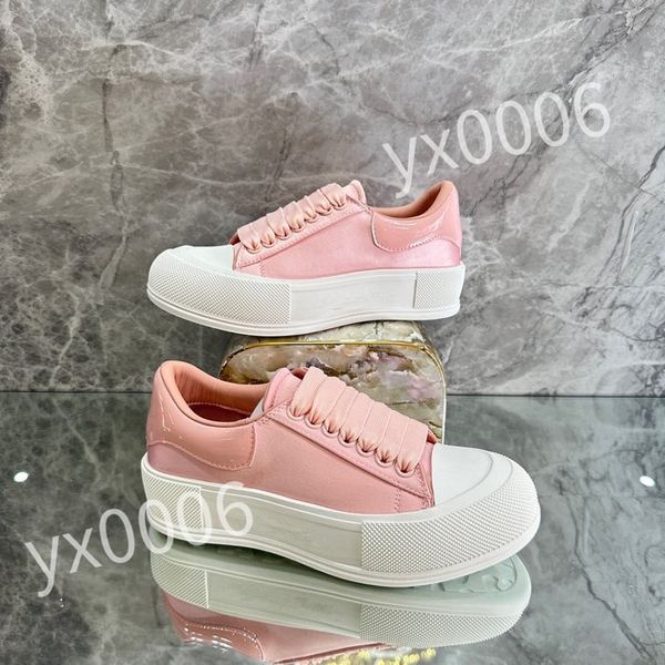 

2023 new luxury designer men causal shoes fashion woman canvas leather lace up platform sole sneakers white black mens womens letter 35-46