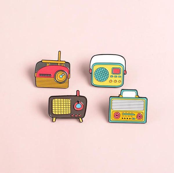 

funny creative radio brooches 4pcs set cartoon colorful tv personality enamel pins alloy paint brooch for men denim shirt badge je3387041, Gray