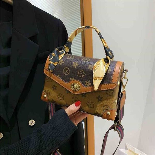 

designer bag handbag style 2023 korean contrast color box
