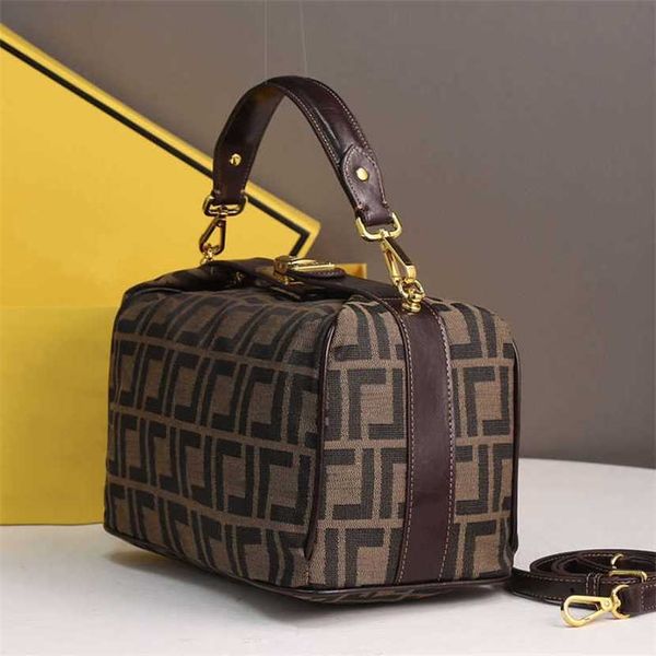 

designer bag 2023 new women's classic coffee hand makeup vintage bento medieval