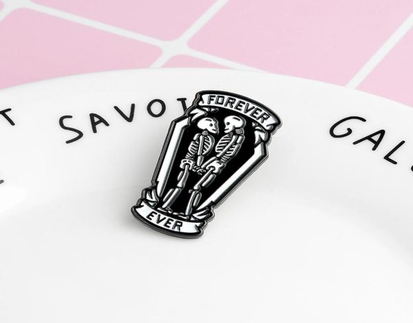 

skeleton couple quotforeverquot two skulls fall in love brooch personality creative creative special cartoon lapels denim8130492, Gray