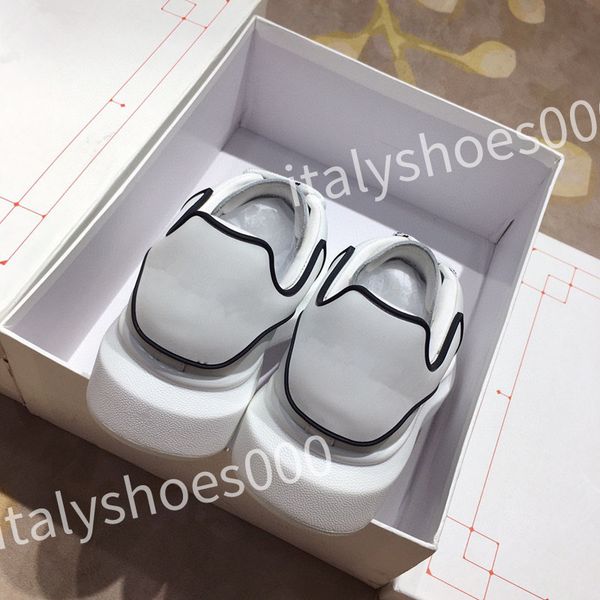 

2023 new luxury designer men trainer causal shoes fashion brand woman leather lace up platform sole sneakers white black mens womens sizes 3