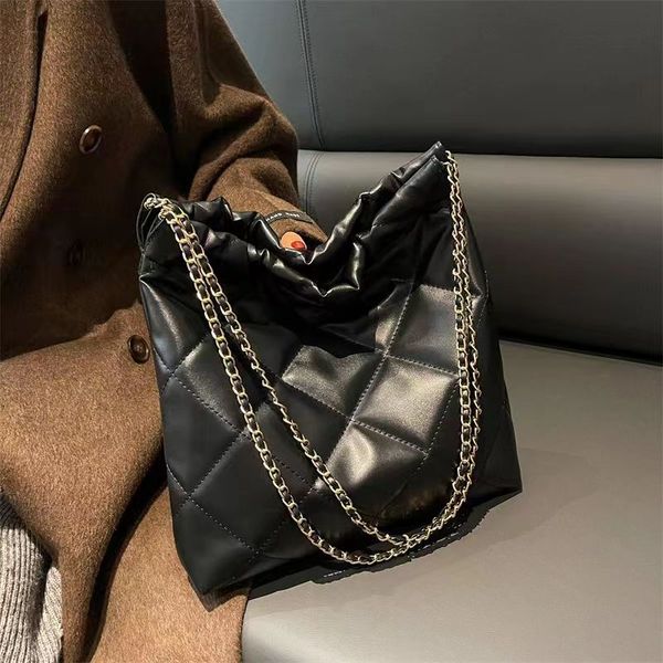 

ultimate 2023 garbage bag bag chip oil wax piling lattice chain shoulder tote bag beautiful women shopping bag yyds fashion hardware