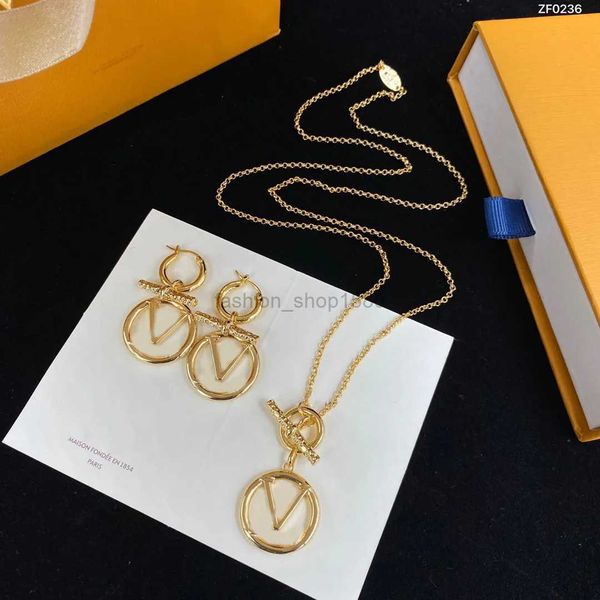 

fashion women 18k gold plated necklaces designers pendant necklace hollow-out letter design earrings lovers jewelry set, Silver