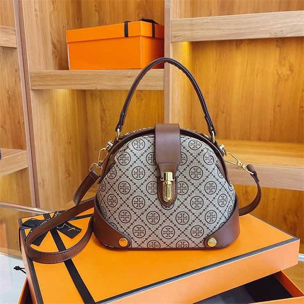 

designer bag 2023 hand new printed small crowd texture messenger women's versatile portable shoulder