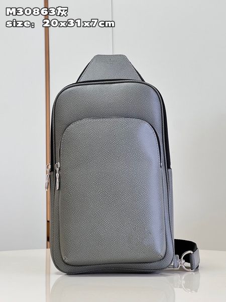 

2023 men's level original single replica shoulder bag made of cow leather, with a small zipper pocket at the and adjustable shoulder st