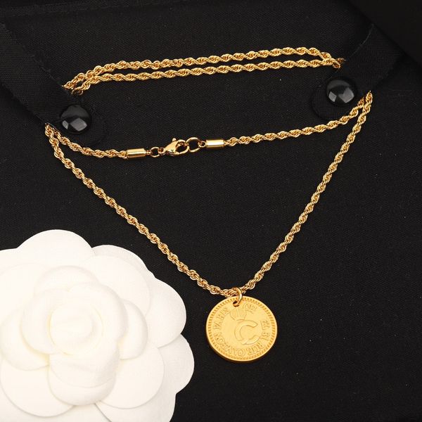 

2023 luxury quality charm sweater design pendant necklace round shape and words style have box stamp ps7132b, Silver