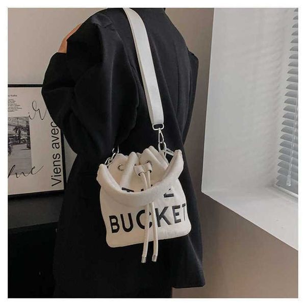 

designer bag 2023 handbag netizen letter women's winter trend foreigner feeling one shoulder crossbody bucket