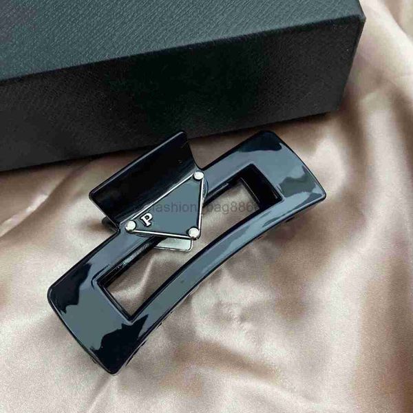 

luxury barrettes designer womens triangle p letter hairpin brand classic versatile leisure hairclips fashion black shark hairpin hair clips, Golden;silver