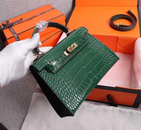 

women's luxury designer bag classic fashion handbag luxury crocodile skin women's mailman bag solid color fashion backpack