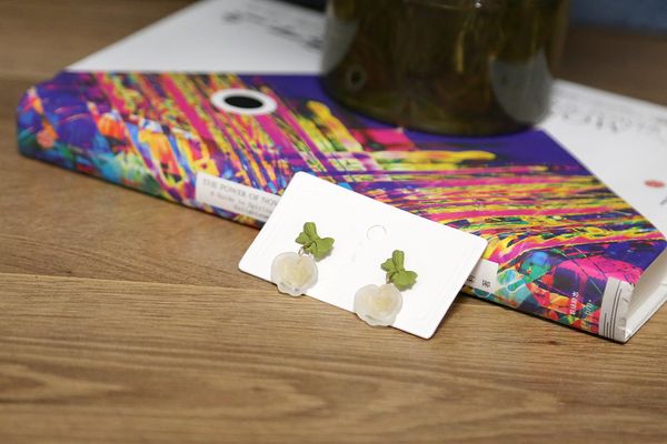 

stud earrings style wholesale retro french temperament exquisite flowers drip glaze enamel pin ladies, Golden;silver