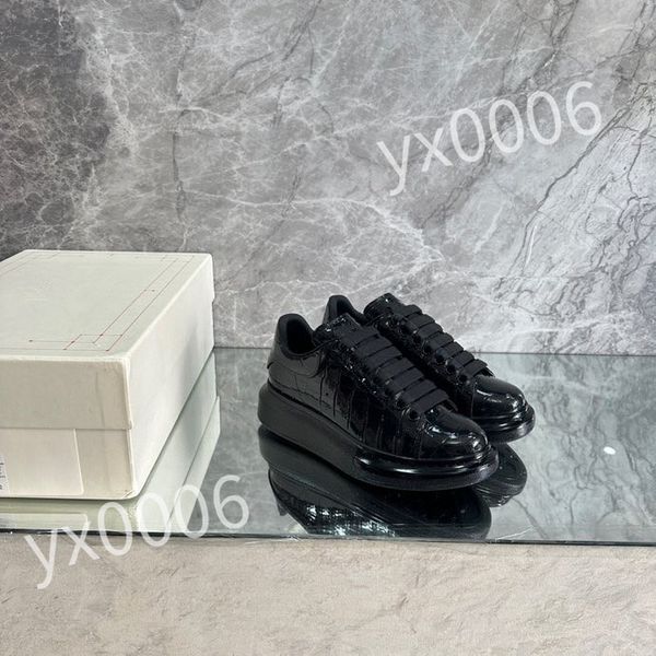 

luxurys casual shoes small white shoes lovers' letters flat bottom lace up board shoes men's and women's sports low shoes, Black