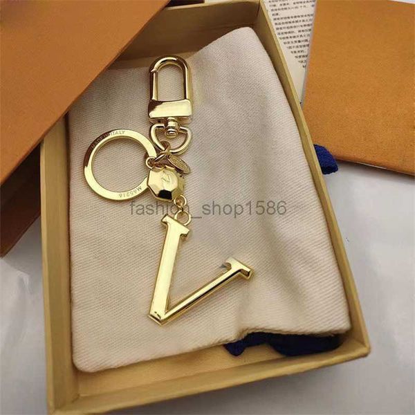 

gold letter key chains luxury desginers keyrings lovers bag accessories car key holder for men and women gift, Silver