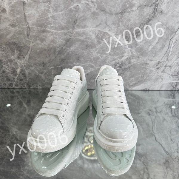 

2023 new luxury casual shoes small white shoes lovers' letters flat bottom lace up board shoes men's and women's sports low, Black