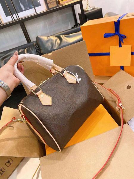 

designer leather handbag shoulder bag boston tide restoring ancient ways classic fashion pillow pack lightweight high quality