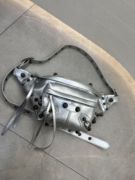 

deluxe retro rivet chest bags fashion women waist bags super genuine leather crossbody bags tying adjustable belt bags tier quality handbag, Red;black