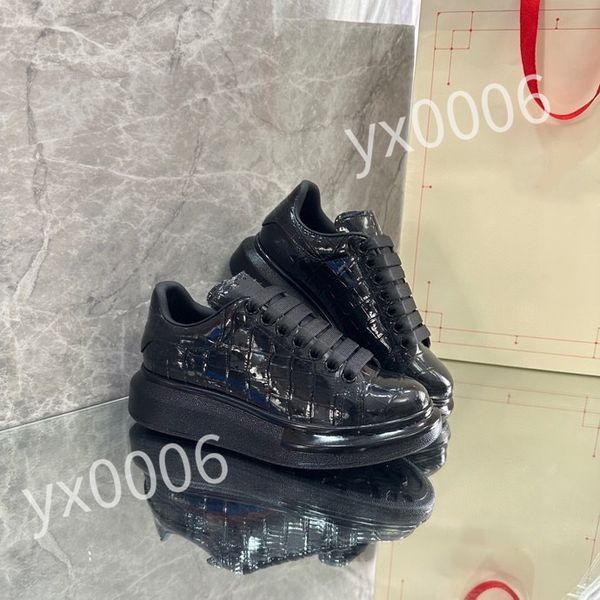 

luxurys casual shoes small white shoes lovers' letters flat bottom lace up board shoes men's and women's sports low shoes, Black