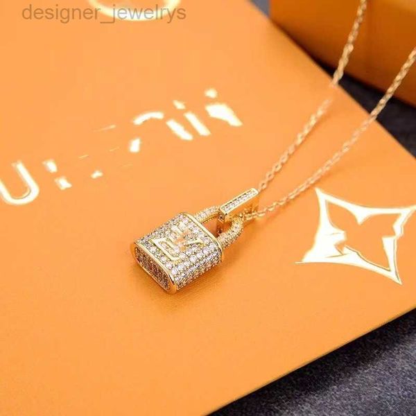 

luxurys sale pendant necklaces fashion for man woman inverted triangle letter designers brand jewelry mens womens trendy personality clavicl, Silver