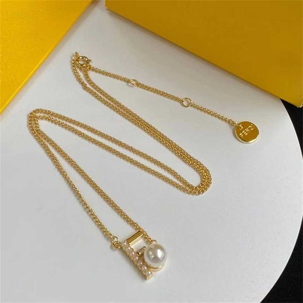 

2023 new twist f letter pearl necklace fashion versatile premium sweater chain, Silver