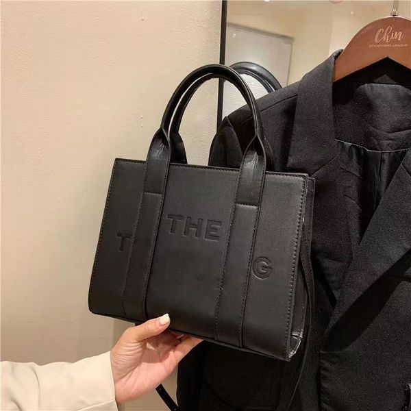 

zipper leather crossbody bag shoulder bag embroidery luxurys designers bags totes casual canvas 2023 fashion shoulder bag
