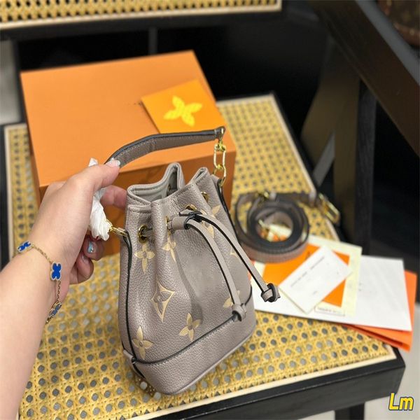 

luxury designer womens handbag solid color flower tote bags shopping bag purse fashion genuine leather mini classic letter clutch purses