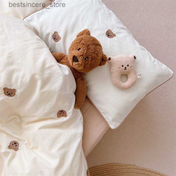 

3pcs baby boys bedding set bear embroidered cot crib bedding set cotton korean baby bedding duvet cover+ sheet+pillowcase l230522