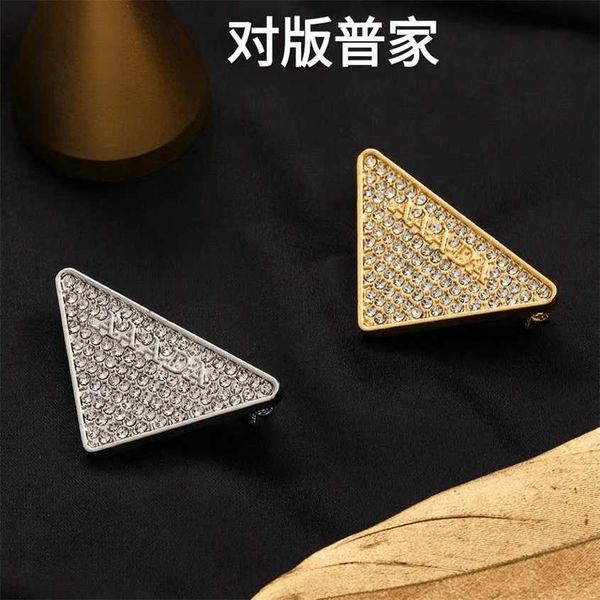 

2023 french upscale celebrity temperament p ins minimalist personality inverted triangle pu family suit accessories corsage brooch, Gray