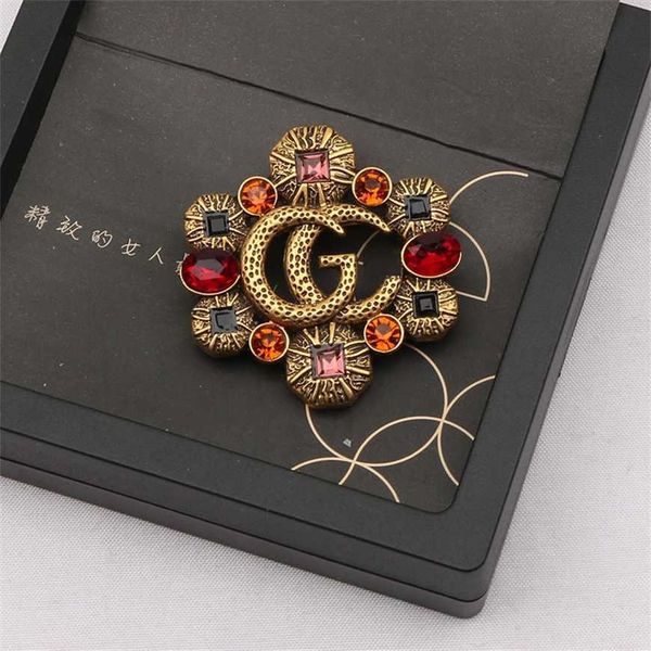 

2023 g family's new fashion brooch with hollowed out colored diamonds and zirconia inlaid corsage to prevent stray light coat pins for, Gray