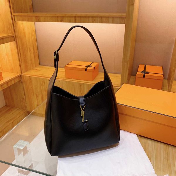 

women underarm bag fashion pu material classic large capacity commuting handbag luxury lambskin print womens shoulder bags famous designer b